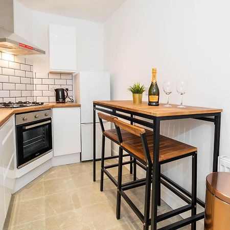 Two Bedroom Apartment - En Suites - Smart Tv'S - Wifi - Netflix - Bearwood Бірмінгем Екстер'єр фото