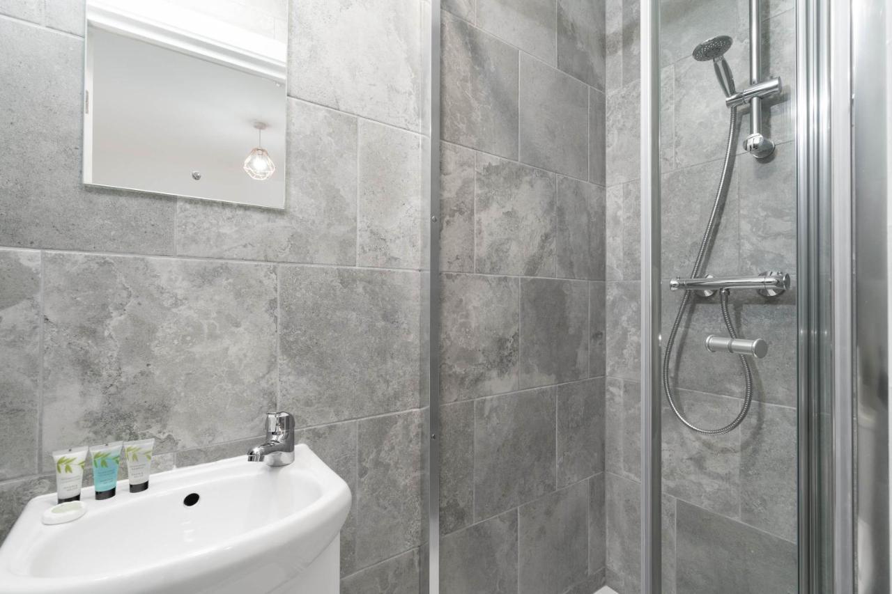 Two Bedroom Apartment - En Suites - Smart Tv'S - Wifi - Netflix - Bearwood Бірмінгем Екстер'єр фото