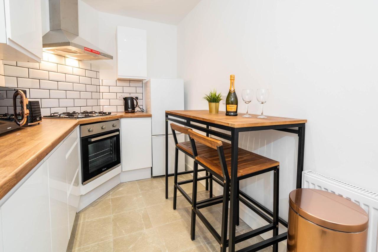 Two Bedroom Apartment - En Suites - Smart Tv'S - Wifi - Netflix - Bearwood Бірмінгем Екстер'єр фото